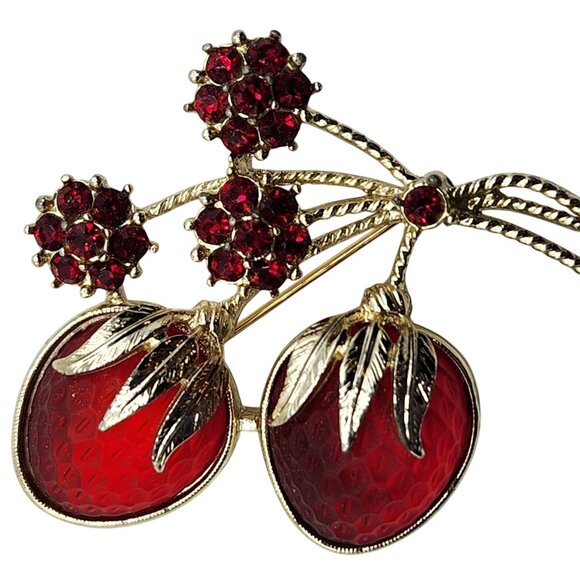 Vintage Sarah Coventry Strawberry Brooch Red Glass Gold Tone Fruit Pin 1960s - Picture 1 of 9